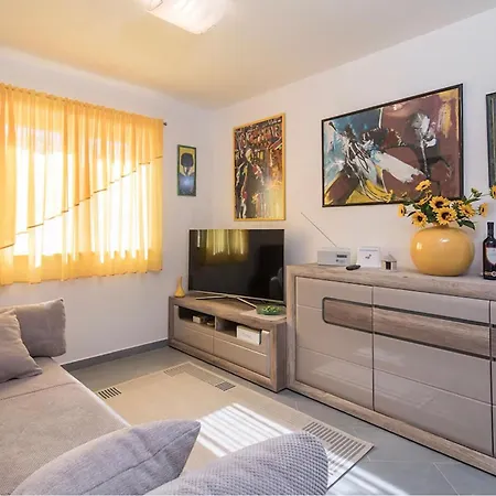 Apartment Gorgeous In With House Sea View Liznjan